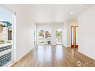 Photo #3: 914942 Listing