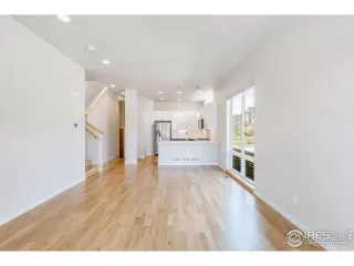 Photo #4: 914942 Listing