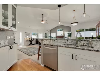 Photo #5: 915061 Listing 