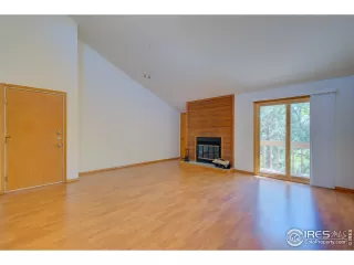 Photo #5: 915102 Listing