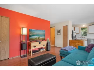 Photo #3: 915400 Listing