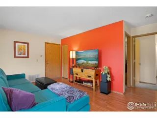 Photo #4: 915400 Listing