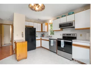 Photo #6: 915400 Listing