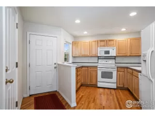 Photo #5: 915632 Listing