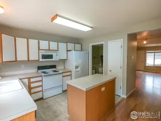 Photo #5: 915643 Listing