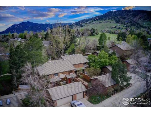 MLS: 916624 Condo For Sale