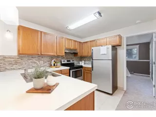 Photo #4: 916860 Listing