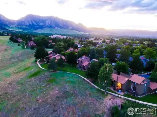 Photo #3: 917200 Listing