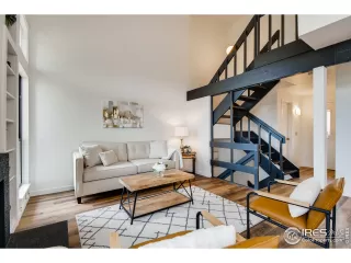 Photo #5: 917200 Listing