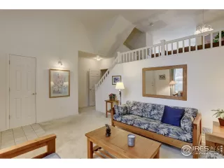 Photo #5: 919300 Listing