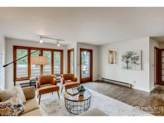 Photo #4: 919642 Listing