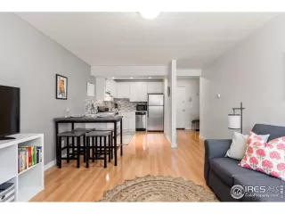 Photo #5: 919757 Listing