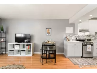 Photo #6: 919757 Listing