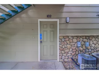 Photo #3: 919919 Listing