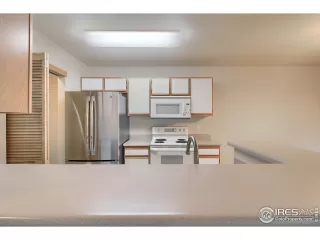 Photo #5: 919919 Listing