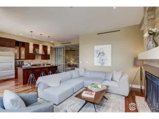 Photo #2: 919923 Listing