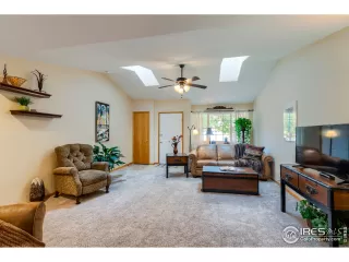 Photo #2: 920126 Listing