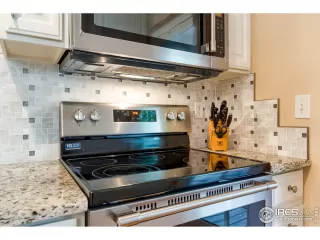 Photo #5: 920126 Listing