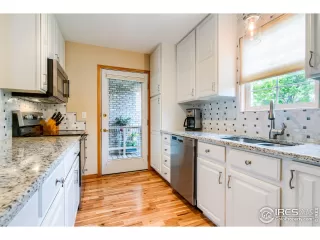 Photo #6: 920126 Listing