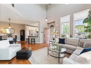 Photo #5: 920385 Listing