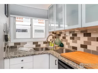 Photo #4: 920408 Listing 