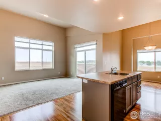 Photo #5: 920467 Listing