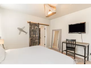 Photo #5: 920515 Listing