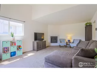 Photo #4: 920939 Listing