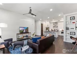 Photo #5: 921862 Listing