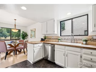 Photo #5: 922030 Listing