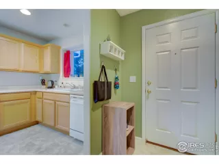 Photo #6: 922600 Listing