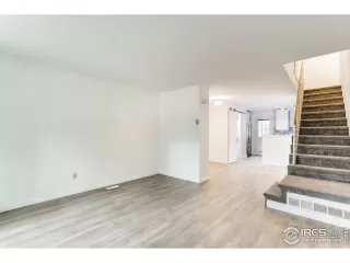 Photo #5: 922607 Listing