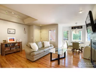 Photo #4: 923043 Listing