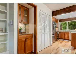 Photo #5: 923827 Listing 