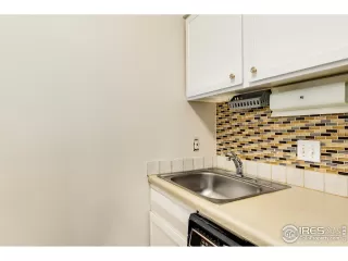 Photo #5: 923939 Listing