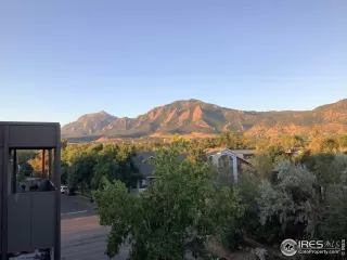 Photo #2: 923972 Listing