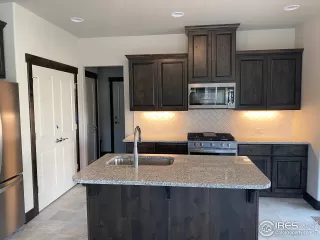 Photo #3: 924491 Listing