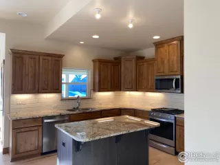 Photo #6: 924655 Listing