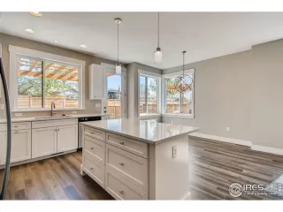 Photo #5: 925828 Listing