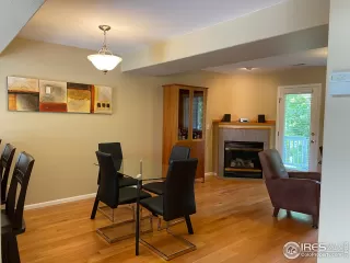 Photo #4: 926000 Listing