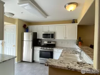 Photo #5: 926000 Listing