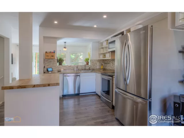 MLS: 926682 Condo For Sale