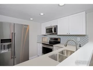 Photo #4: 926920 Listing