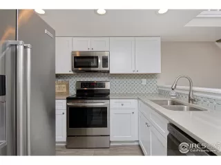 Photo #5: 926920 Listing