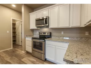 Photo #6: 927008 Listing