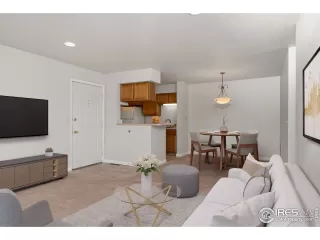 Photo #4: 927973 Listing