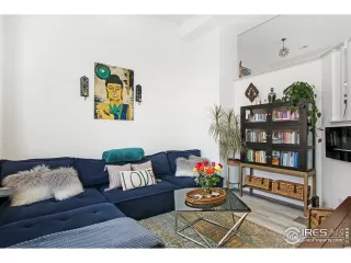 Photo #2: 928181 Listing