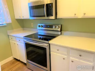 Photo #5: 928438 Listing