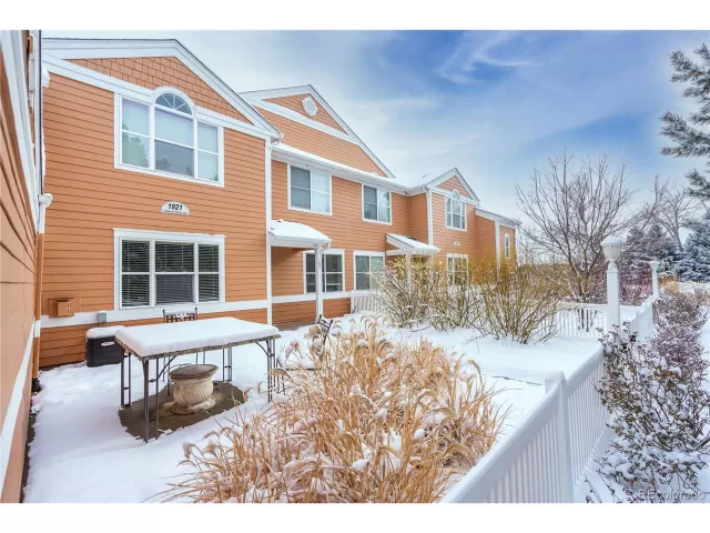 MLS: 9285359 Condo For Sale