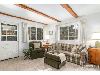 Photo #5: 929600 Listing